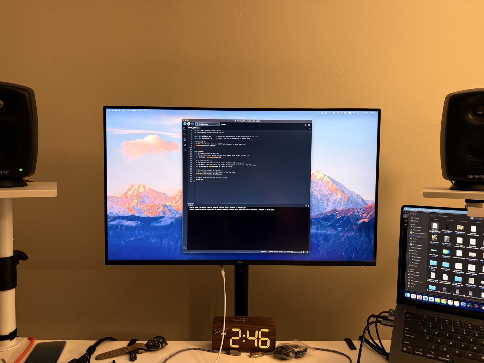 Monitor setup with the LED strip turned off